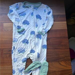 🌸 Kyte Baby Bamboo Zipper Footie Pajamas – Blue Hydrangea, 18–24 Months 💙